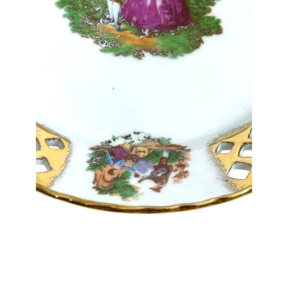 2 Vtg Plates Romantic Courting Couple APULUM Porcelain White Gold Trim Romania - Picture 14 of 16